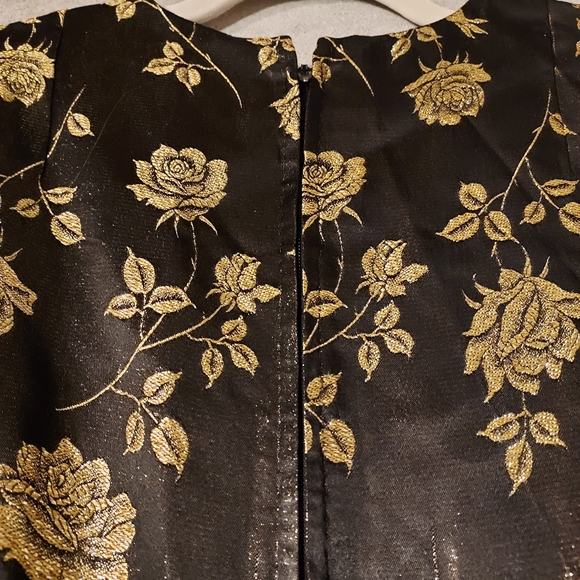 Vintage 40's classic brocade dress w/ keyhole neck & metallic gold roses - Picture 15 of 16